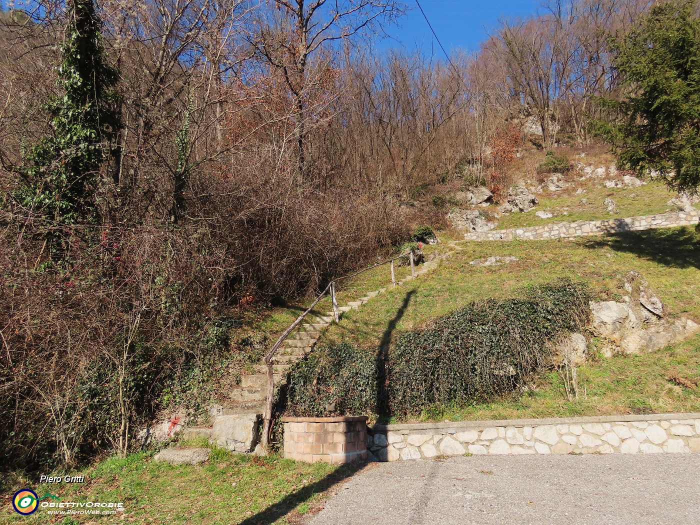 46 Imboccato al bivio sentiero a dx in discesa in 20' arrivo qui.JPG